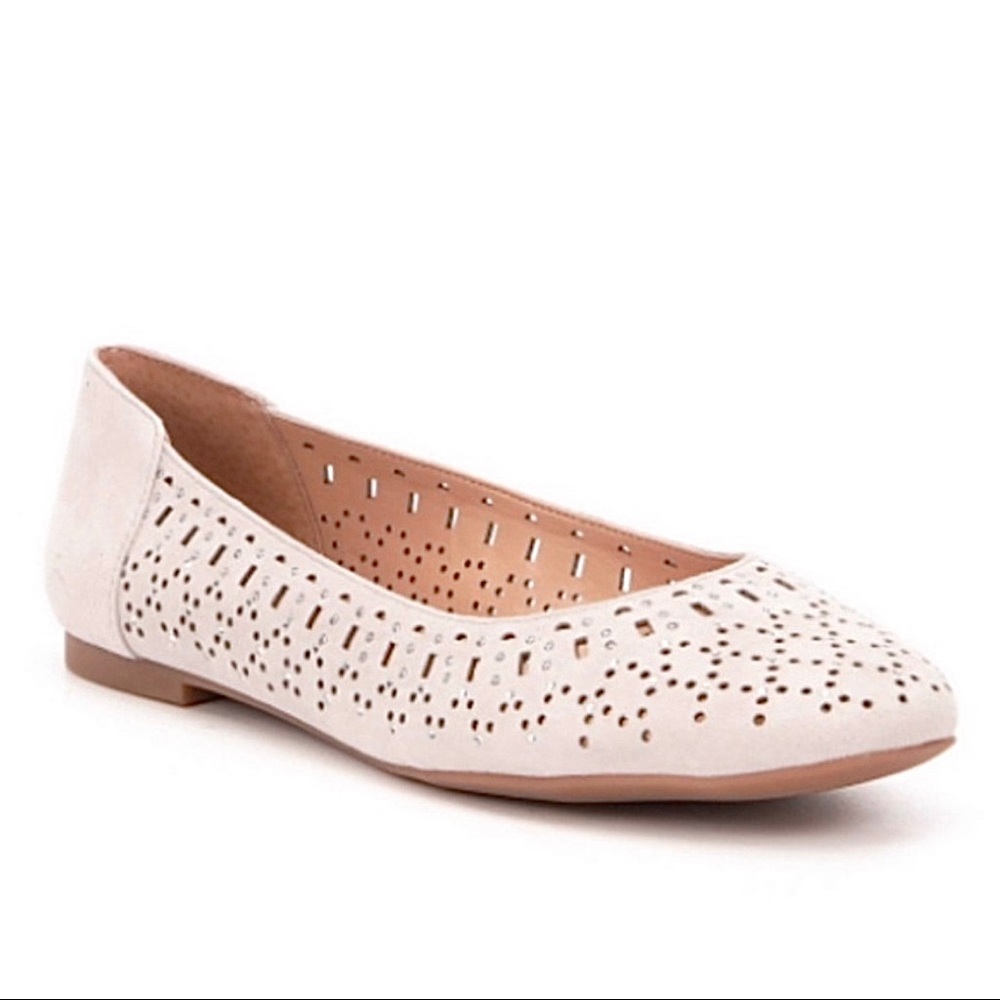 NWOB Antonio Melani Lydiah Light Gray Suede Rhinestone Laser Ballet Flats 7.5